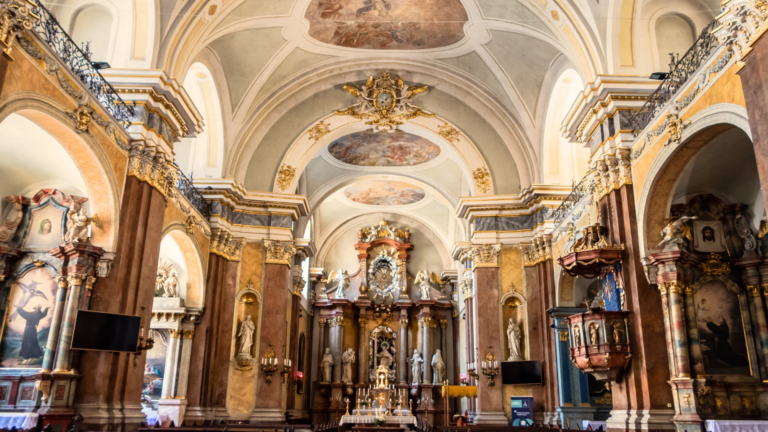 templombelső keret nélkül