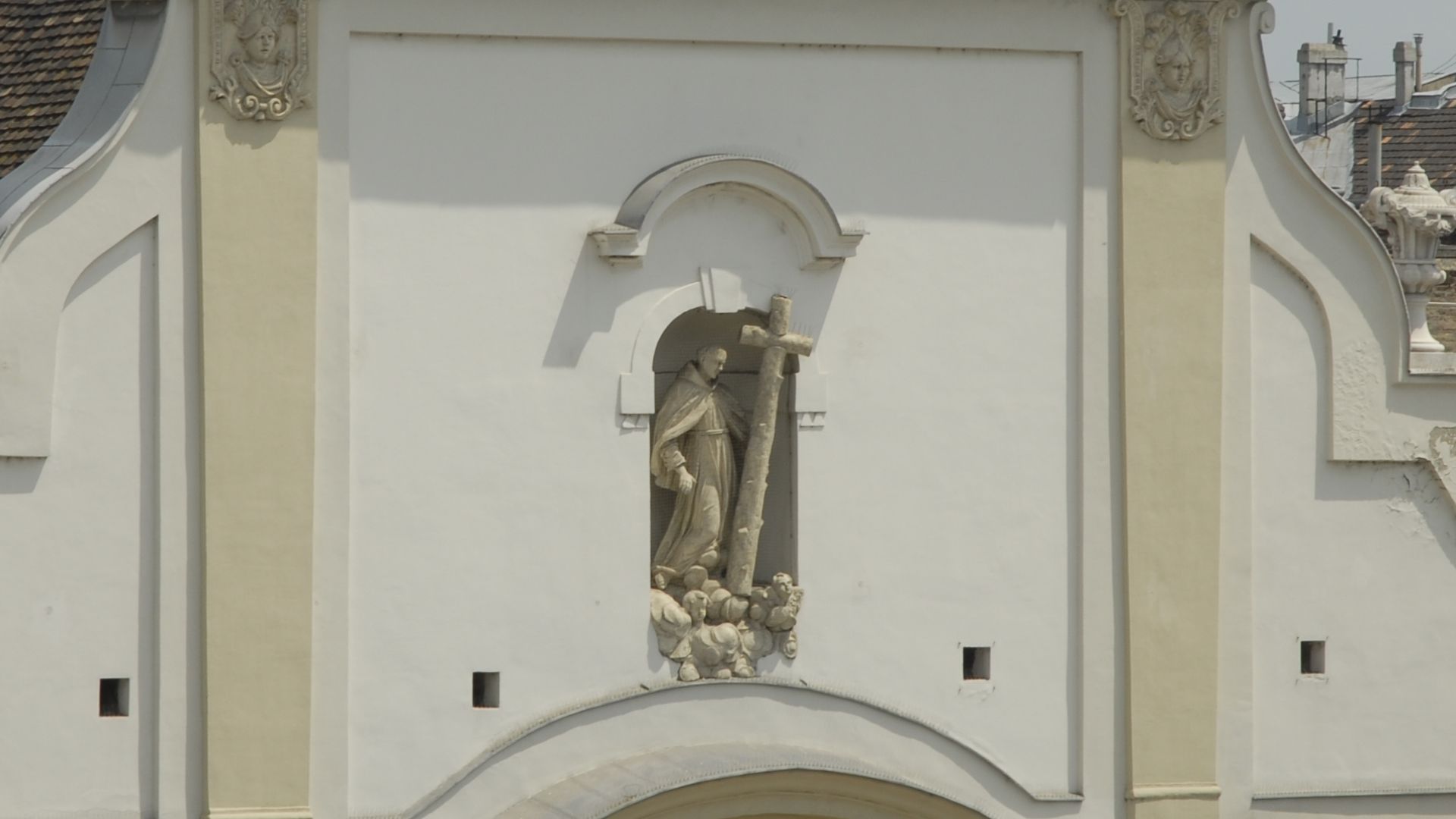 web_kiemelt_alkantarai_homlokzat